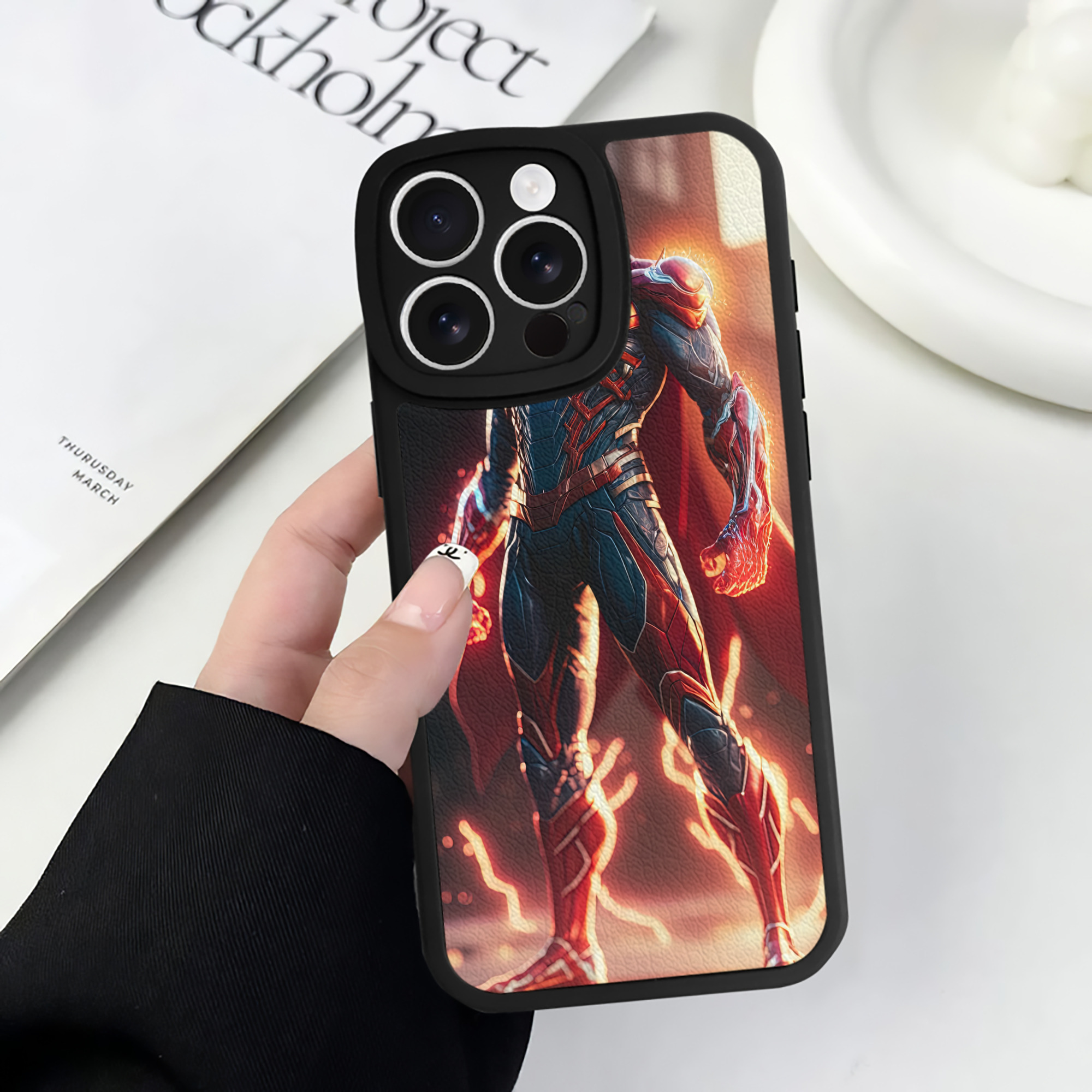 Spider Man スパイダーマン 【iPhone 16シリーズ対応】シリコンスマホケース（レザー調） 材質：シリコン